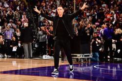 关于冲刺阶段德国杯传出新动向，菲尼克斯太阳队长鼓劲，管理层表态：管理层满意，球队文化再被提及的信息-南宫28