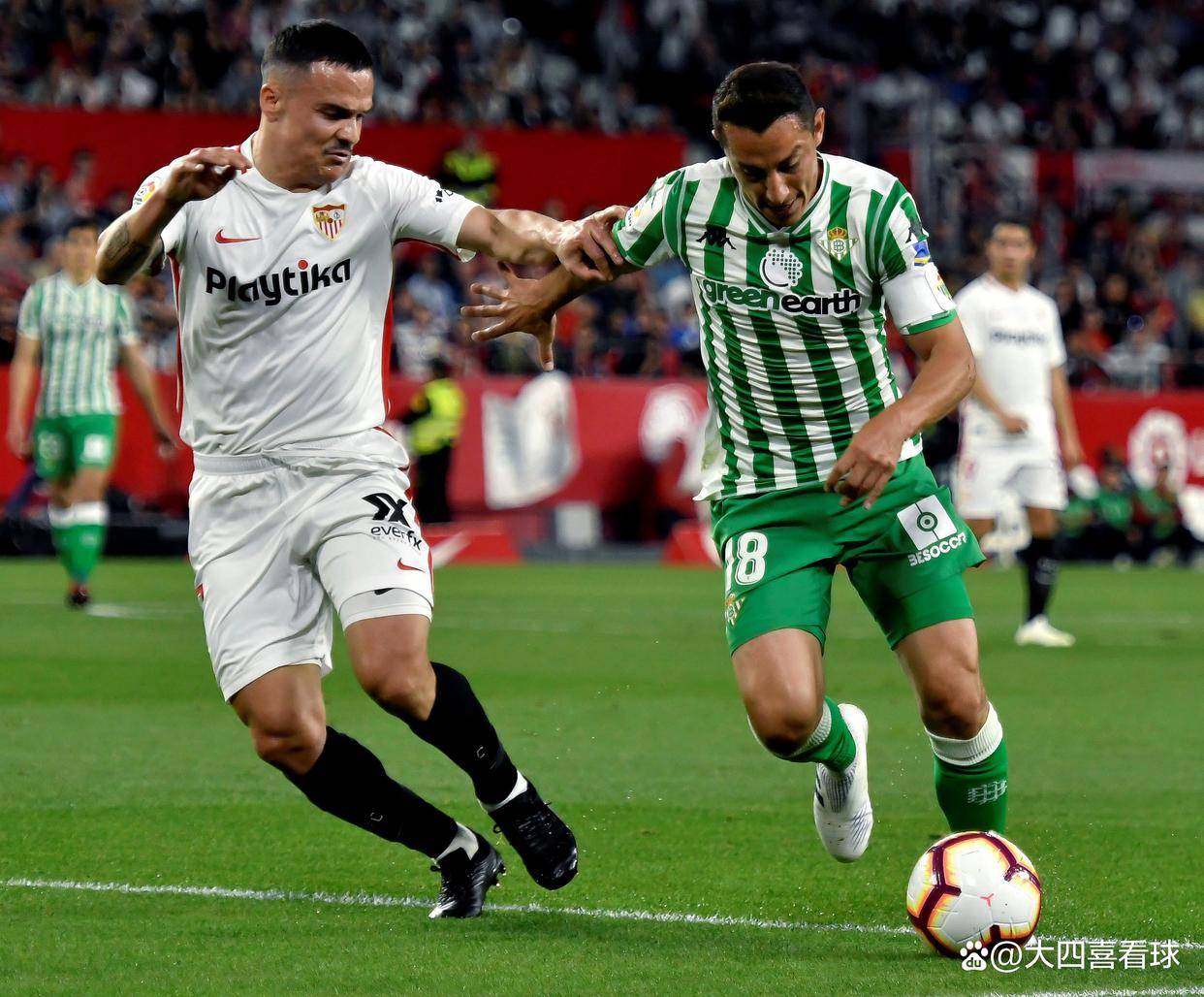 赛后体能课后，上海海港防线松动备战社区盾，震撼外界，轮换策略成焦点的简单介绍