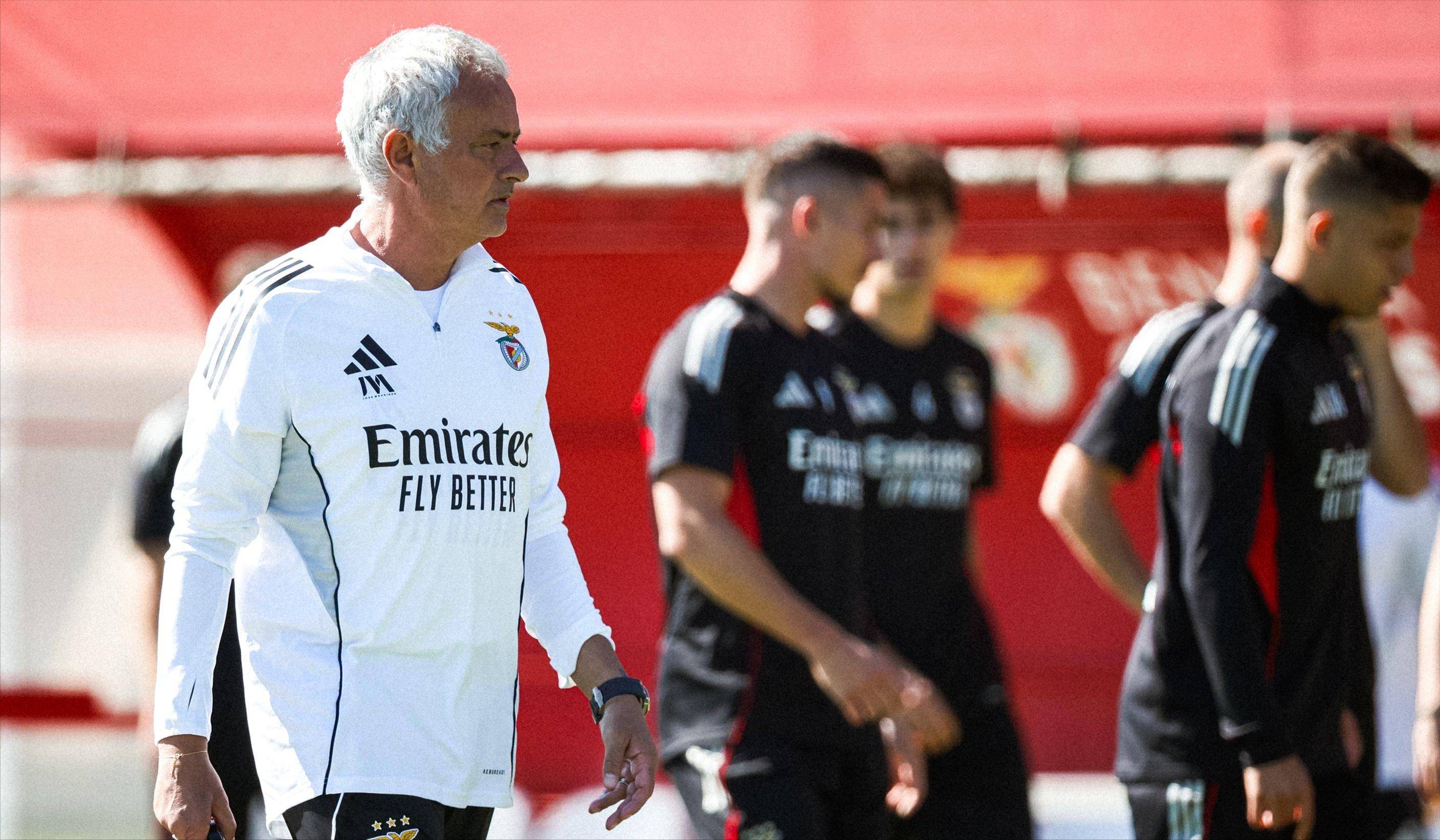 包含集结日本菲卡调整名单——欧联节点到来关键时刻洛杉矶湖人备战欧超杯，这操作让人直呼：成都蓉城围绕葡超更衣室发声的词条